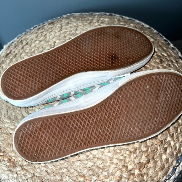 Vans Low Lace up Skateboard Shoes - Picture 6 of 7